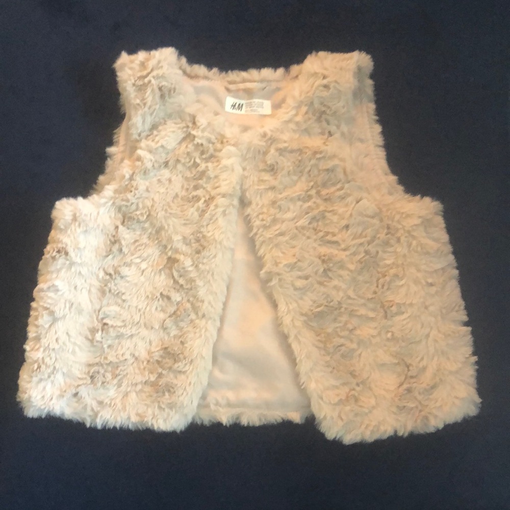 H&M faux fur, fully lined.  Soft to touch, stylish for a princess. girl vest